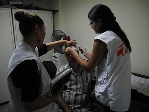 © Alla Karpenko/MSF - Pracovníci Lékařů bez hranic při práci na klinice Jabal Mohsen.