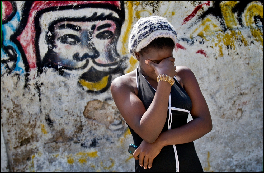 Tato 17letá dívka z Haiti poprvé otěhotněla v 16 letech. Vypověděla, že ji opakovaně znásilnil manžel příbuzné.