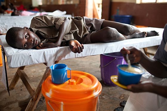  16letý Sylvester se s cholerou léčil v roce 2012 během epidemie v Guineji a Sieře Leone. Foto © Holly Pickett