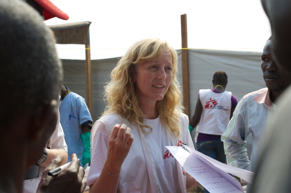 Koordinátorka Lékařů bez hranic Lindis Hurum při práci v táboře M\'Poko v Bangui. Foto © Christian Nestler