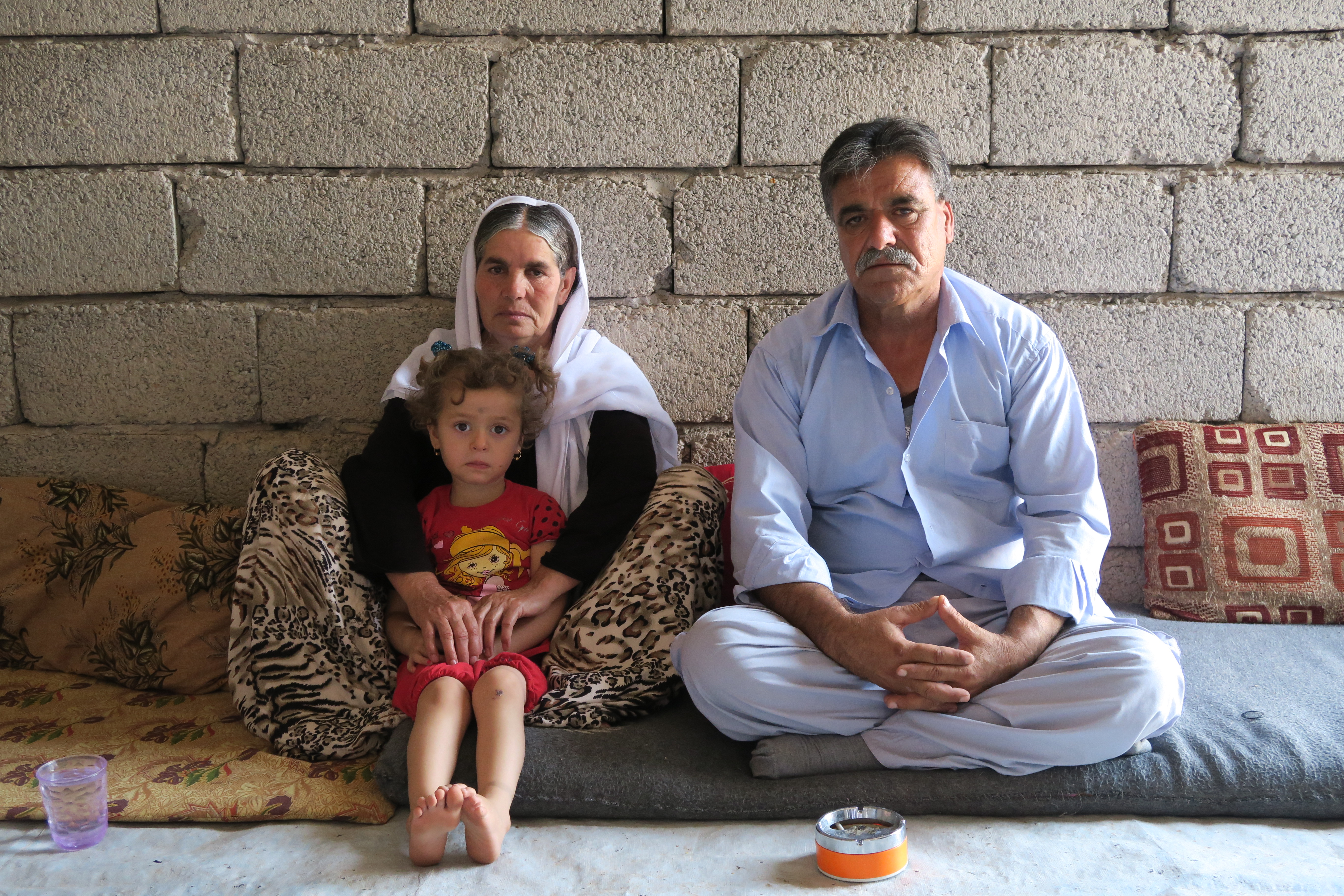 Hadži Charmíd žije s rodinou v nedokončeném domě, kde našli útočiště po útěku z domova v Sindžáru.