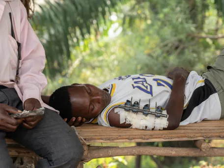 Přeživší násilí v DRC, Konžská demokratická republika, 2025. Foto: Fanny Hostettler / Lékaři bez hranic