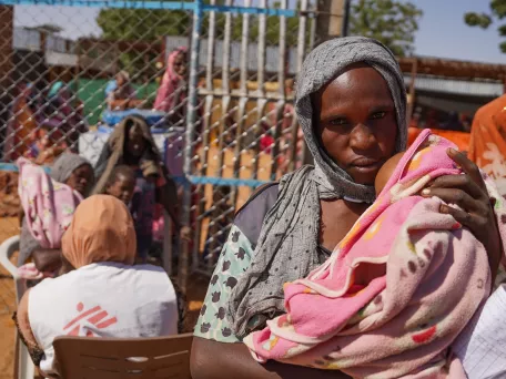 Maminka s dítětem, Súdán, 2024. Foto: Mohamed Zakaria