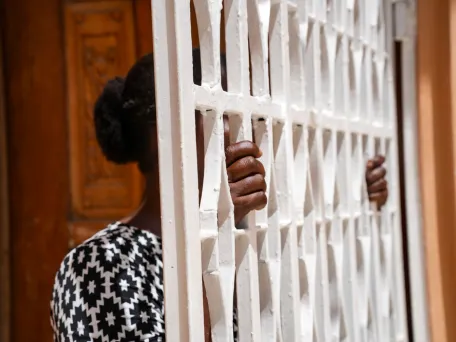 žena přeživší sexuálního násilí