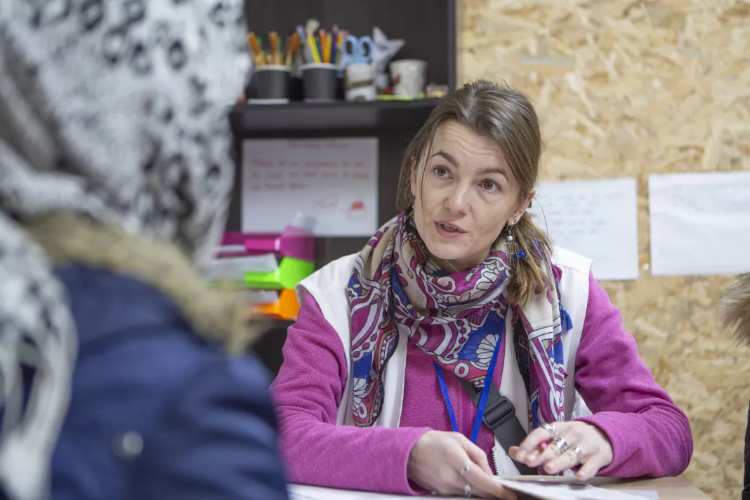 Kateřina Šrahůlková během konzultace při své misi v Řecku, 2020. Foto: Lékaři bez hranic