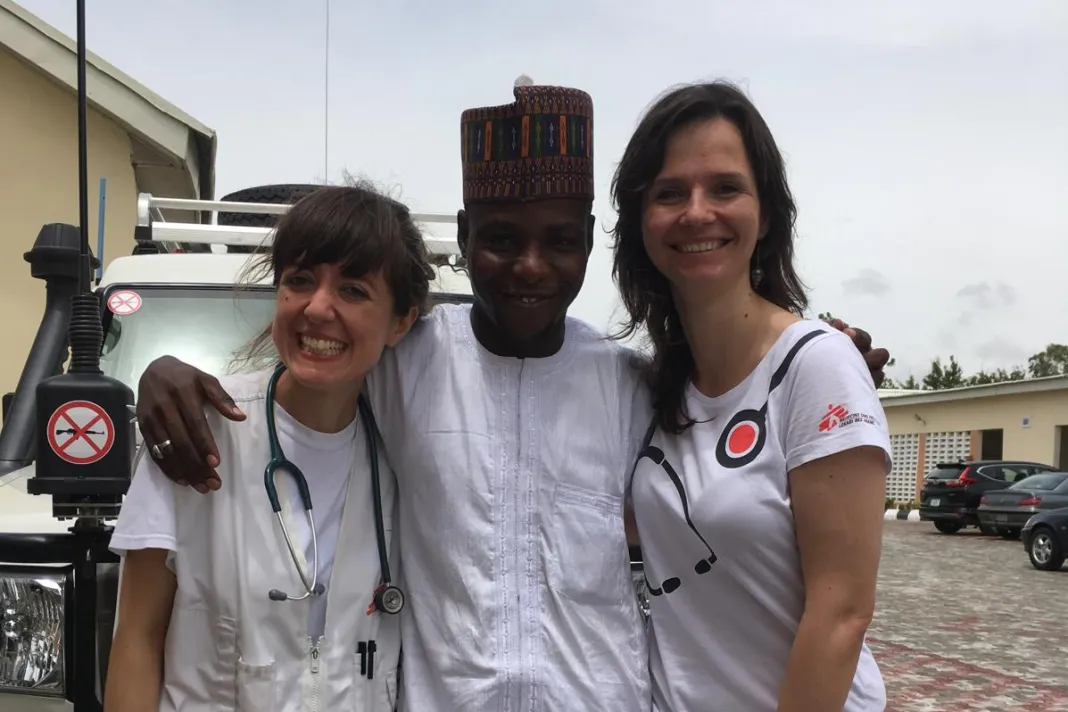 Martina Jurigová s kolegy na misi.