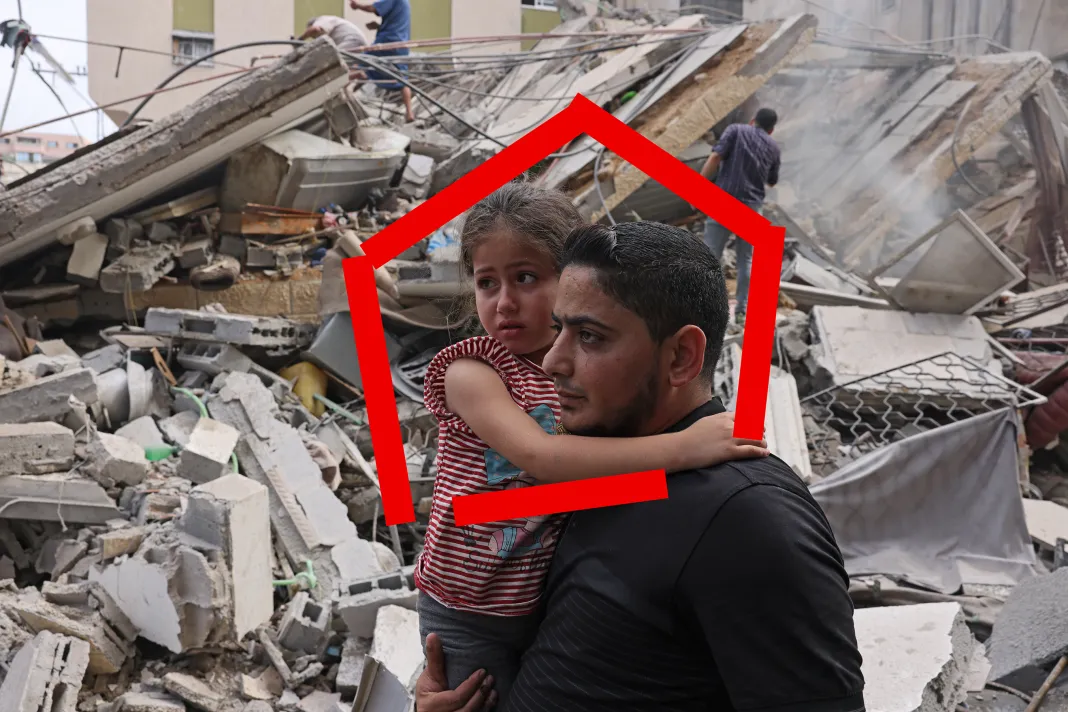 Muž nese dívku sutinami. Pásmo Gazy, 2023. Foto: Lékaři bez hranic