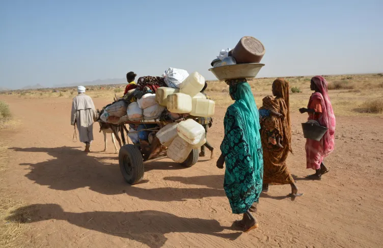 Lidé nesoucí nádoby