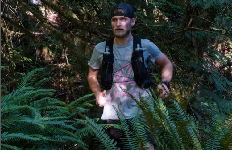 Muž na túře, Vancouver Island, 2023.