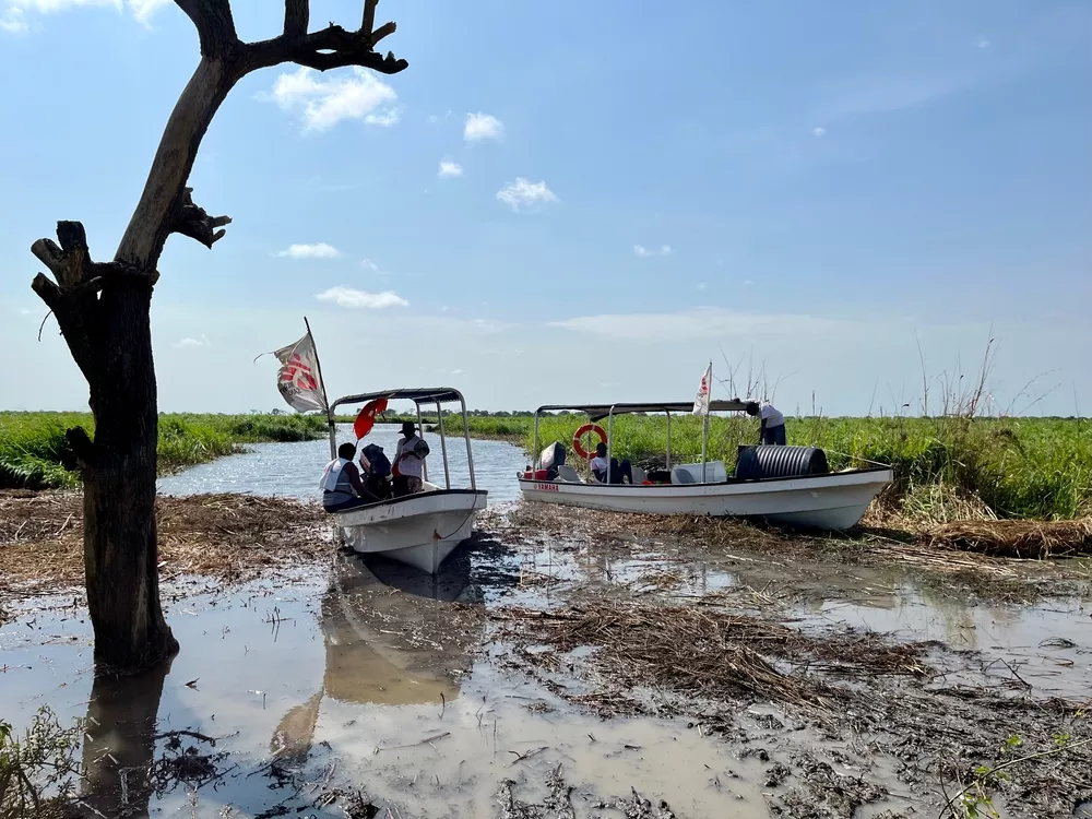 MSF team conduct outreach to flooded communities