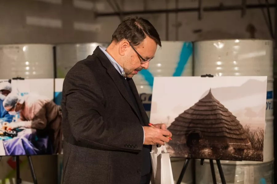 Prohlédněte si fotogalerii z křtu nové knihy Tomáše Šebka Africká zima