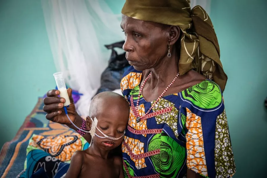 Niger: Jedna z největších pediatrických jednotek intenzivní péče na světě je plná
