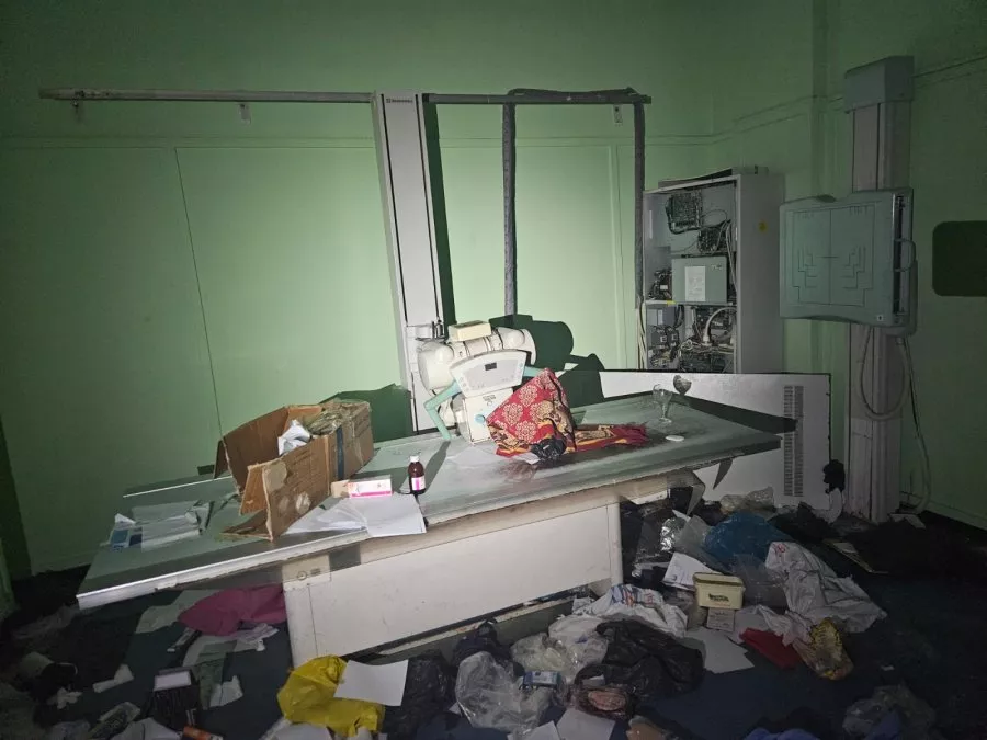 Zmapovali jsme obléhání Násirovy nemocnice a útoky na ni