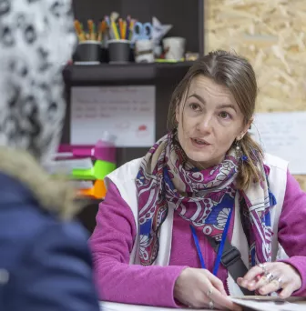 Kateřina Šrahůlková během konzultace při své misi v Řecku, 2020. Foto: Lékaři bez hranic